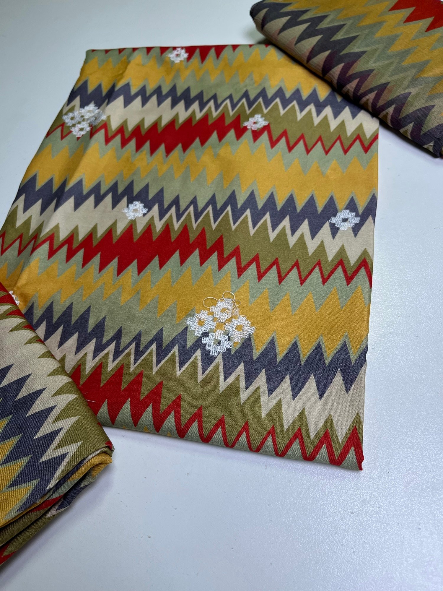 Bareeze Winter 2025 | Linen 3 Piece - 15 - Image 3